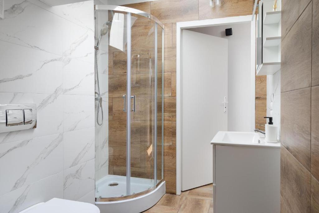 - Great Location- Praga Polnoc - 10 People - Marcinkowskiego Apartament *